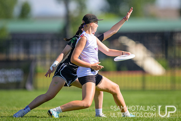 Roosevelt Rough Riders vs South Eugene in finals at High School National Invite
