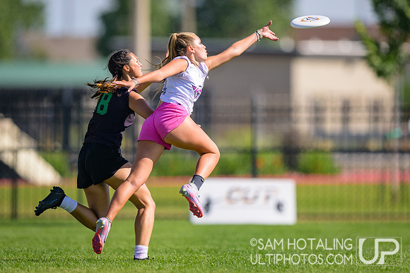 Roosevelt Rough Riders vs South Eugene in finals at High School National Invite