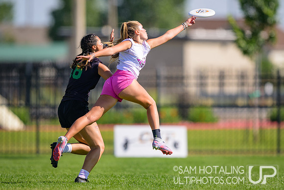 Roosevelt Rough Riders vs South Eugene in finals at High School National Invite