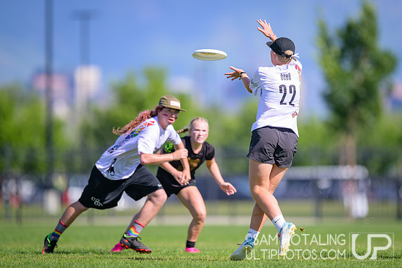 Roosevelt Rough Riders vs South Eugene in finals at High School National Invite