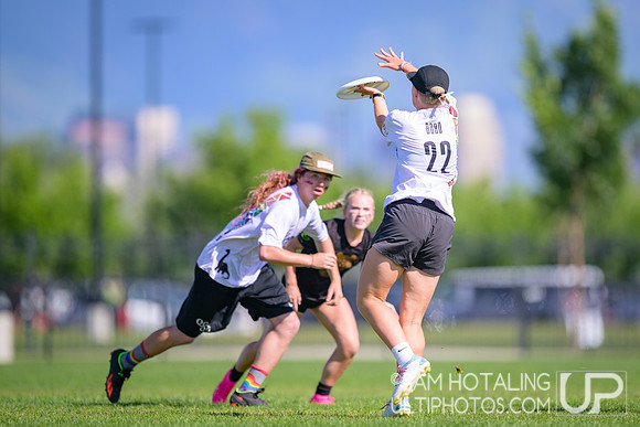 Roosevelt Rough Riders vs South Eugene in finals at High School National Invite