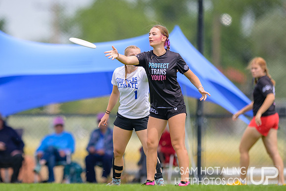 Four Rivers Otters vs South Eugene GD in quarters at High School National Invite