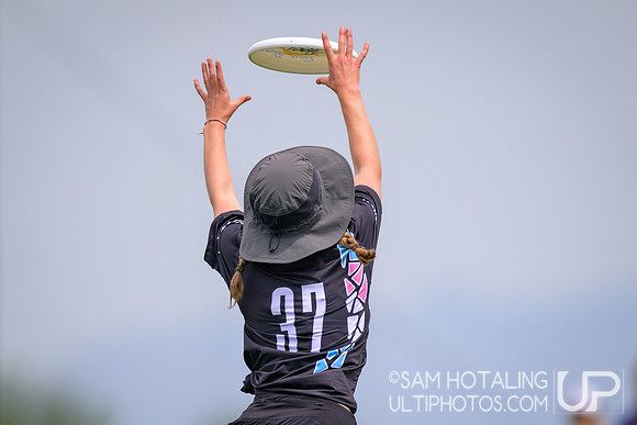 Four Rivers Otters vs South Eugene GD in quarters at High School National Invite