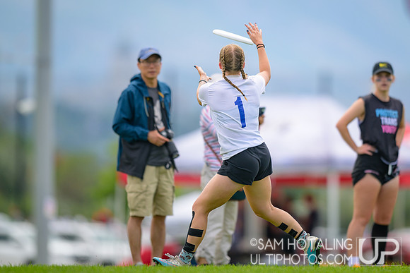 Four Rivers Otters vs South Eugene GD in quarters at High School National Invite