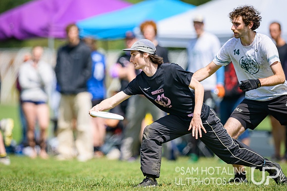 Lewis & Clark Bacchus vs Whitman Sweets in quarterfinals at USAU D-III College Championships