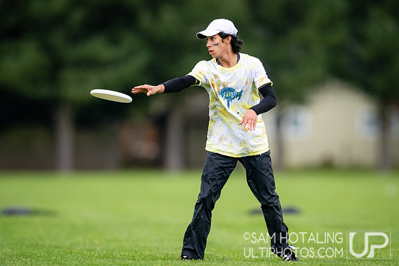 Pool play round I at DiscNW Spring Reign
