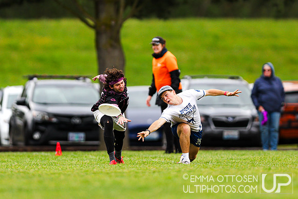 Saturday full coverage from USAU D-IIII College Championships, Pool Play Round 1: Claremont vs Richmond