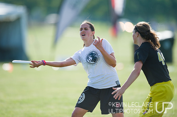 2014 USAU D-I College Champs Friday Round 1 Action