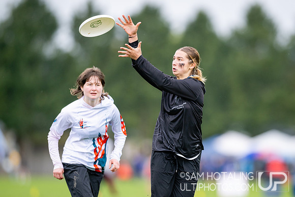 Bracket play on Sunday at DiscNW Spring Reign