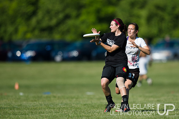 2014 USAU D-I College Champs Saturday Round 1 Action