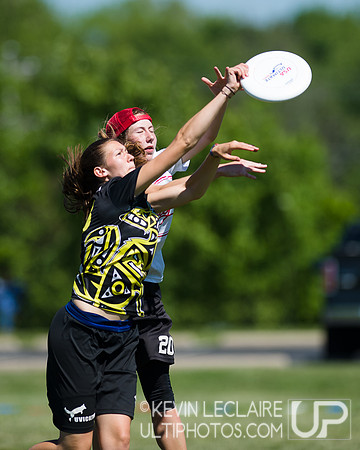 2014 USAU D-I College Champs Friday Round 4 Action