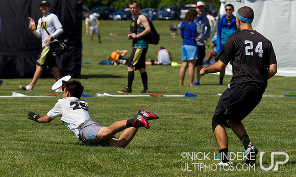 2014 USAU D-I College Champs Friday Action