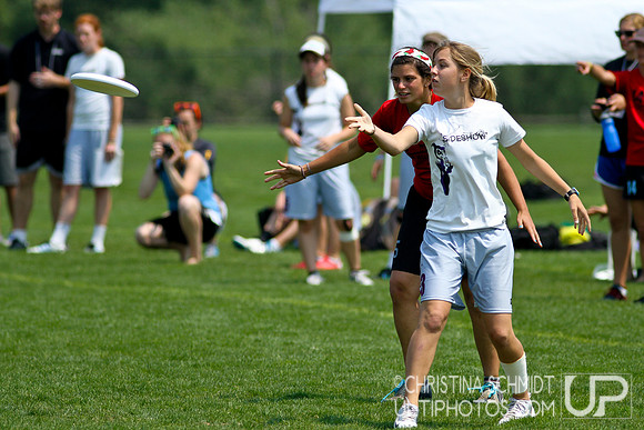 2012 USAU D-I College Championships Saturday Round 2 Action