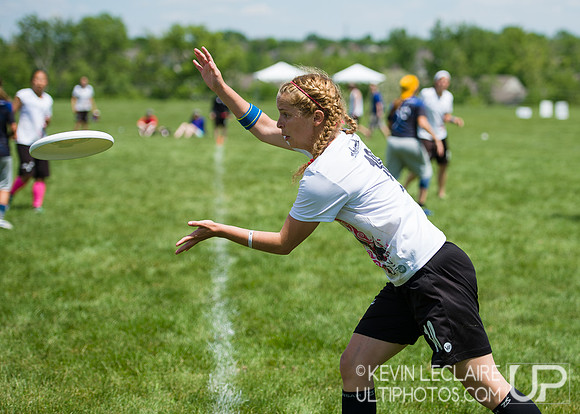2014 USAU D-I College Champs Saturday Round 4 Action