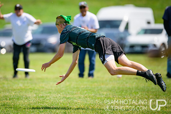 Saturday pool play at USAU D-I College Championships