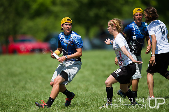 2014 USAU D-I College Champs Saturday Round 4 Action