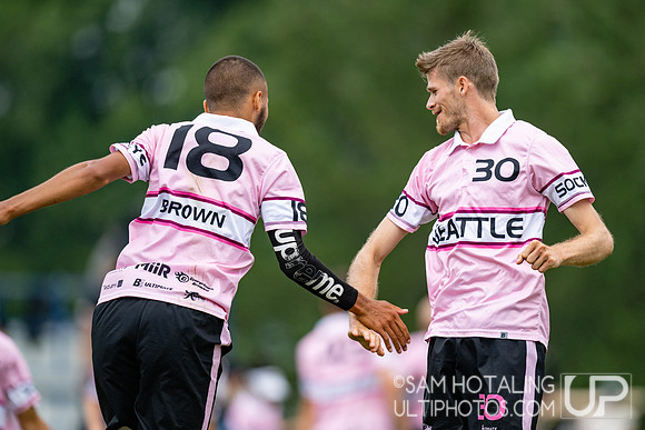 Buzz Bullets vs Seattle Sockeye in pool play at World Ultimate Club Championships