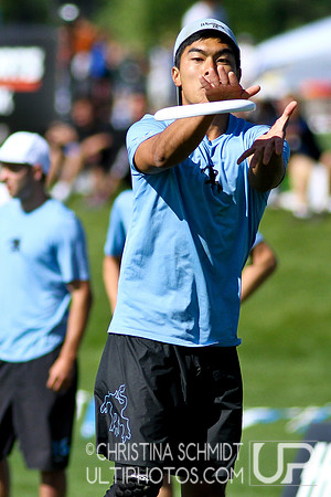 2012 USAU D-I College Championships Sunday Qtrs Action
