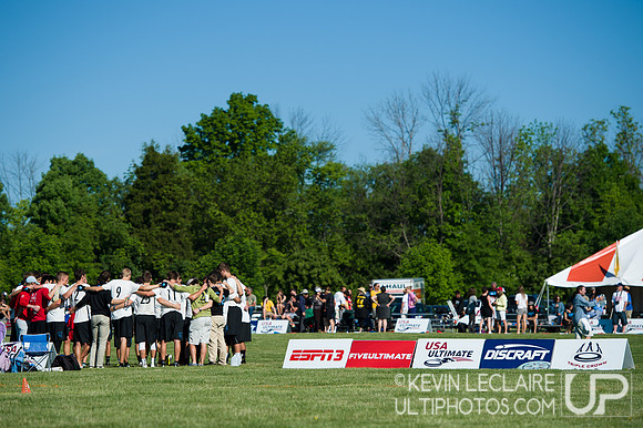 2014 USAU D-I College Champs Saturday Round 1 Action