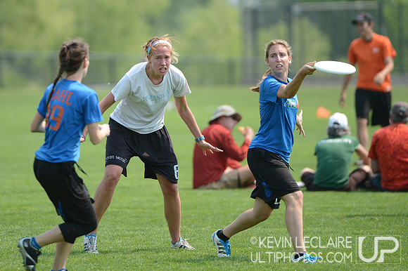 2012 USAU D-I College Championships Saturday Action