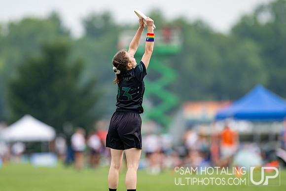 CUSB Shout vs Stella in pool play at World Ultimate Club Championships