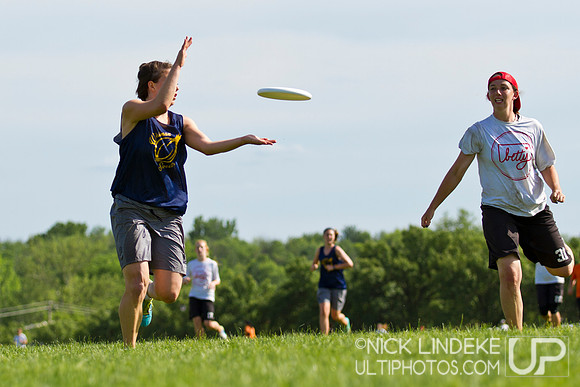 2014 USAU D-I College Champs Saturday Action