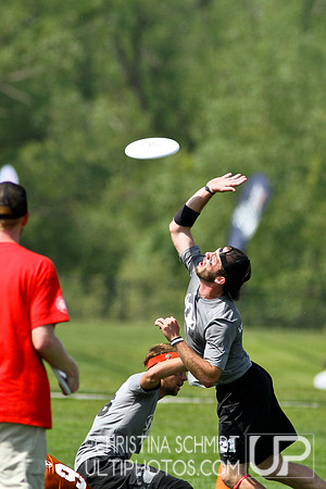 2012 USAU D-I College Championships Saturday Round 4 Action