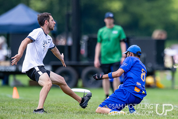 Buzz Bullets vs PoNY in quarterfinals at World Ultimate Club Championships