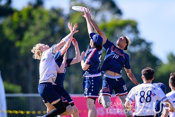 Men’s semifinals during World Ultimate Championships at Runaway Bay Precinct