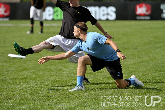 2012 USAU D-I College Championships Sunday Semis Action