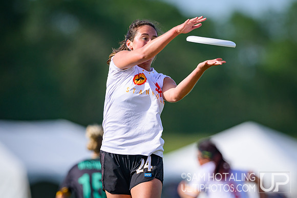 Stanford Superfly vs Vermont Ruckus in pool play at USAU D-I College Championships