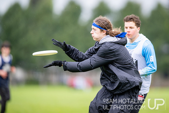 Bracket play on Sunday at DiscNW Spring Reign