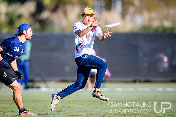 PoNY vs Revolver in men’s semifinals during Club Championships at Surf Cup Sports Park