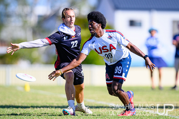 Mixed power-pools during World Ultimate Championships at Runaway Bay Sports Precinct