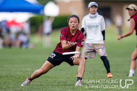 Chicago Nemesis vs Swampybarg in pool play at World Ultimate Club Championships
