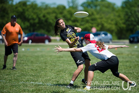 2014 USAU D-I College Champs Friday Round 4 Action