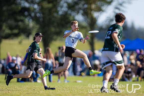 Saturday full coverage from USAU D-I College Championships, Western Washington vs Massachusetts