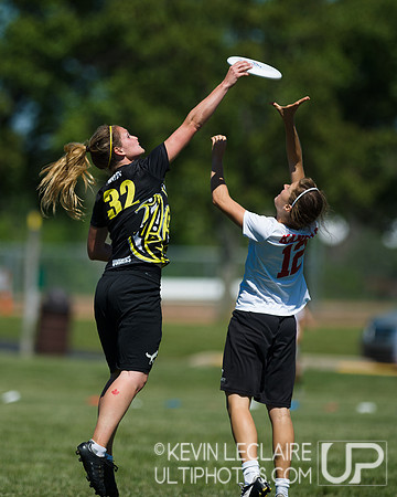 2014 USAU D-I College Champs Friday Round 4 Action