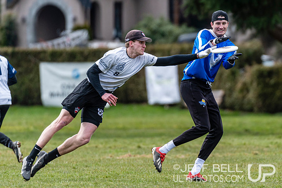 The ninth annual Douglas Bowl featuring UVIC and UBC Women’s and Open Ultimate teams.