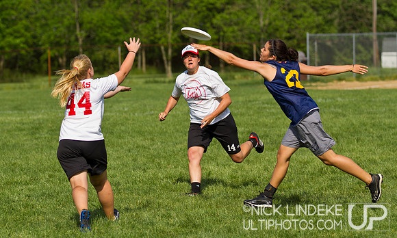 2014 USAU D-I College Champs Saturday Action