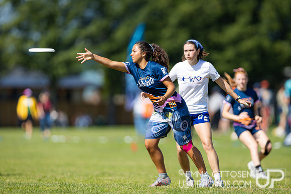Saturday full coverage from USAU D-I College Championships, Tufts vs Santa Barbara