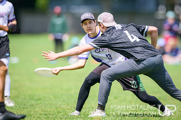 Bowdoin Clown vs Carleton College CHOP in quarterfinals at USAU D-III College Championships