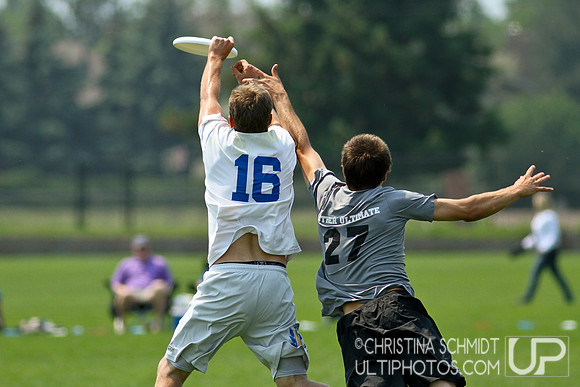 2012 USAU D-I College Championships Saturday Round 2 Action