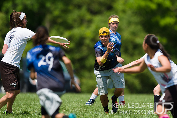 2014 USAU D-I College Champs Saturday Round 4 Action