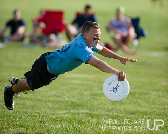 2014 USAU D-I College Champs Saturday Pre-Quarters Action