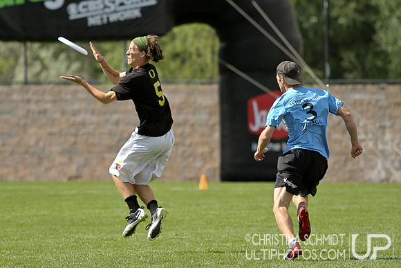 2012 USAU D-I College Championships Sunday Semis Action
