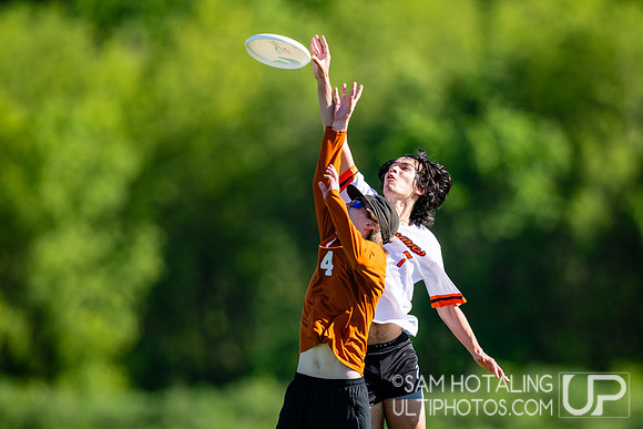 Pool play at USAU D1 College Championships