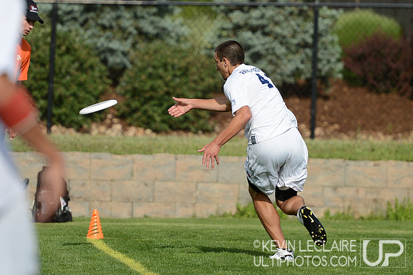 2012 USAU D-I College Championships Friday Round 1 Action