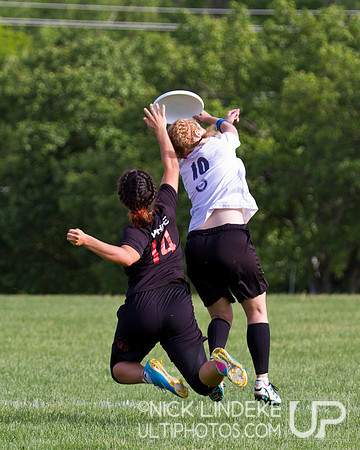 2014 USAU D-I College Champs Saturday Action