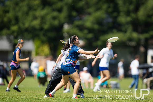 Saturday full coverage from USAU D-I College Championships, Tufts vs Santa Barbara